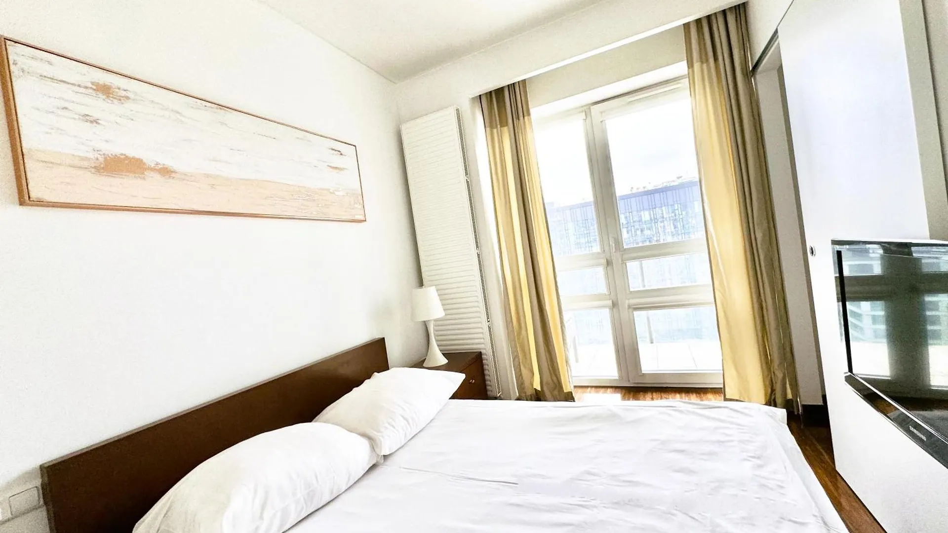 Platinum Towers Country 2 Country Aparthotel Warschau 4*,  Polen