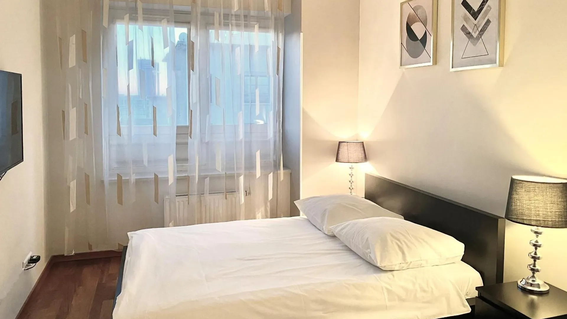 Platinum Towers Country 2 Country Aparthotel Warsaw 4*,  Poland